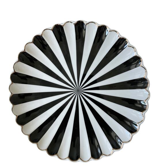 Monterey Bay Fine Porcelain Dinner Plates 11in Black White Scallop Set of 4 NEW - Picture 7 of 10